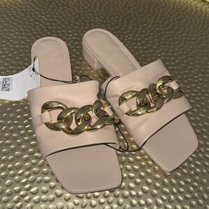 NWT nude colored slides 1in heel H&M gold chain detail square toe size 7